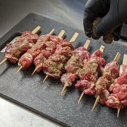 brochette-agneau-saupoudrees-au-rub-greek-lamp