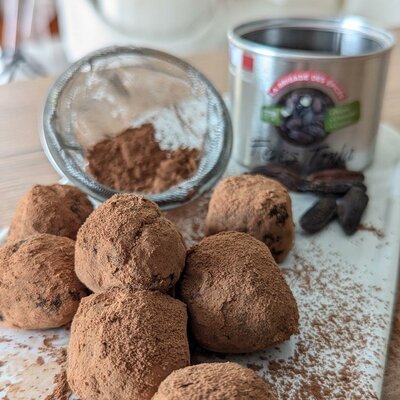 truffes-au-chocolat-noir-et-feves-de-tonka