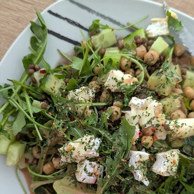 salade-composee-avec-epices-pour-salades